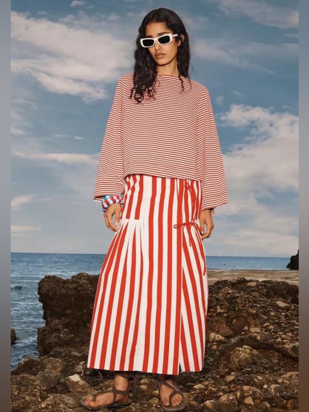 NWT. Zara Limited Edition Red/White Striped Mid-Length Pleated Skirt. Size XL.